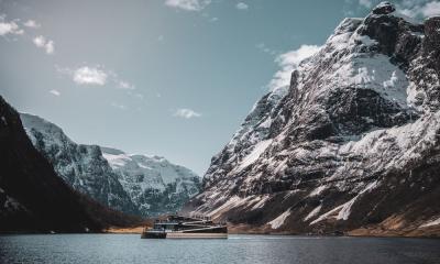 Fra fjell til fjord - ink. buss, båt og tog 